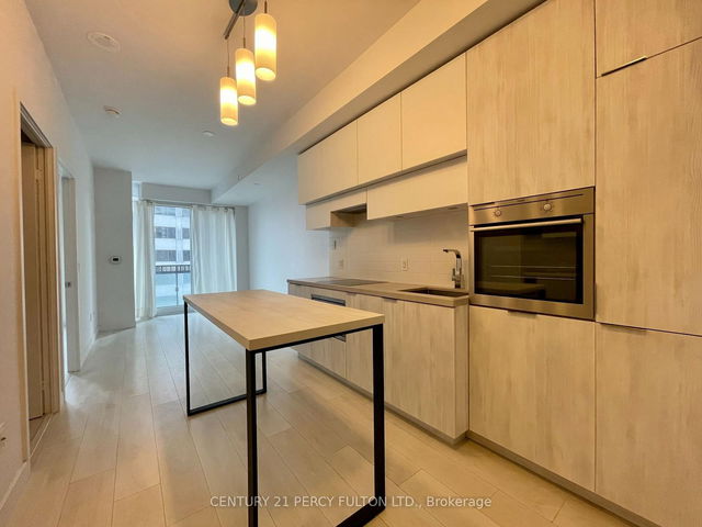 1303 - 8 Eglinton Avenue E