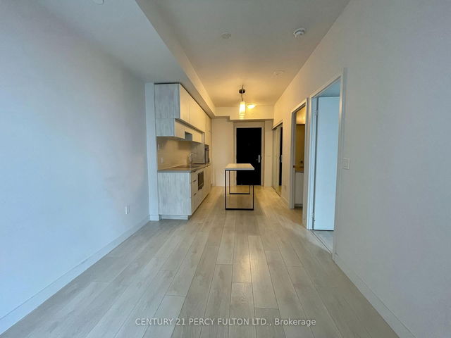 1303 - 8 Eglinton Avenue E