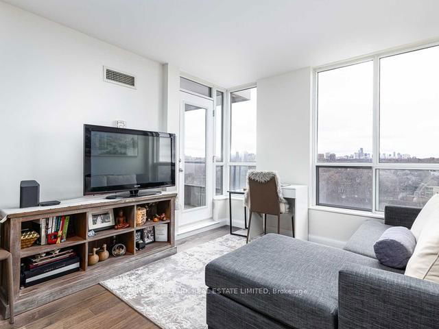 1006 - 388 Bloor Street E