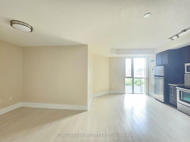 1027 - 560 Front Street W