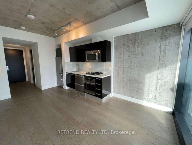 2005 - 224 King Street W