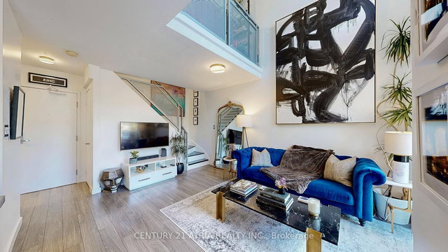 215 - 800 King Street W