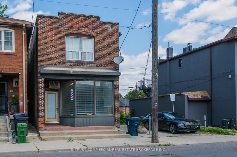 577 Vaughan Rd, Toronto, M6C 2R4 | Image 2