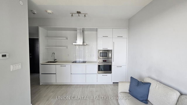 3707 - 2221 Yonge Street