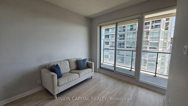 3707 - 2221 Yonge Street