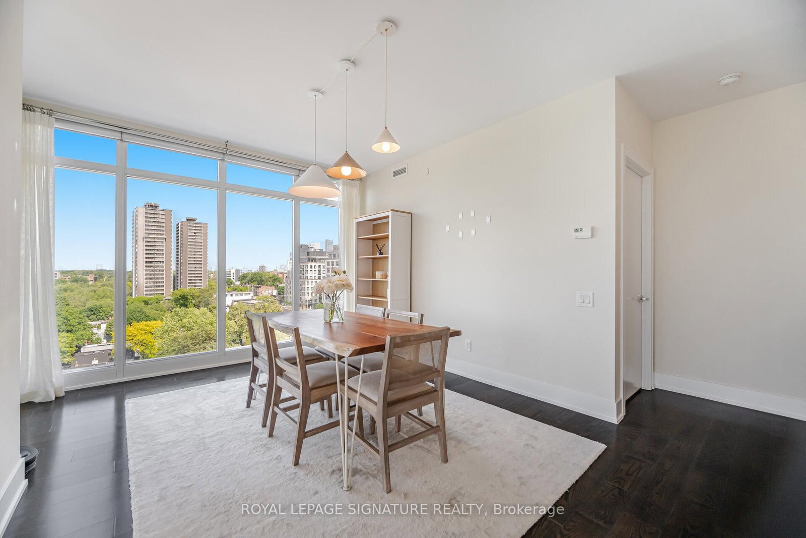 170 Avenue Road, Unit 810 - Photo 13