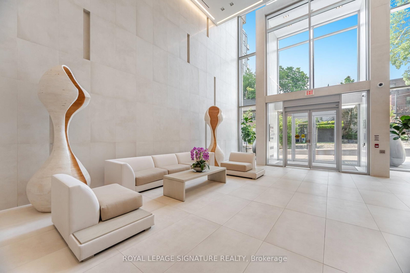 170 Avenue Road, Unit 810 - Photo 3