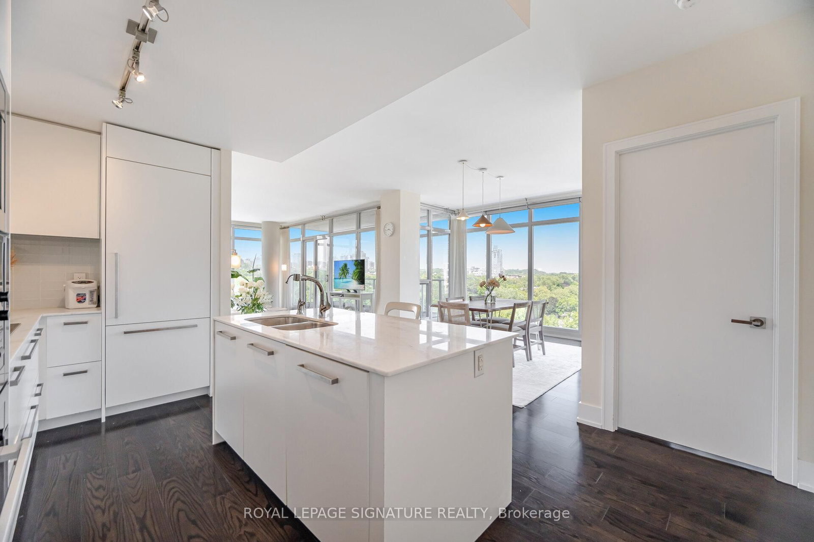 170 Avenue Road, Unit 810 - Photo 7