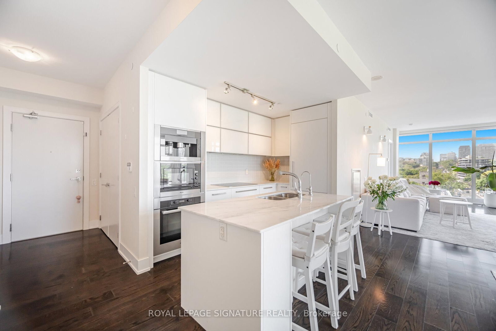 170 Avenue Road, Unit 810 - Photo 8