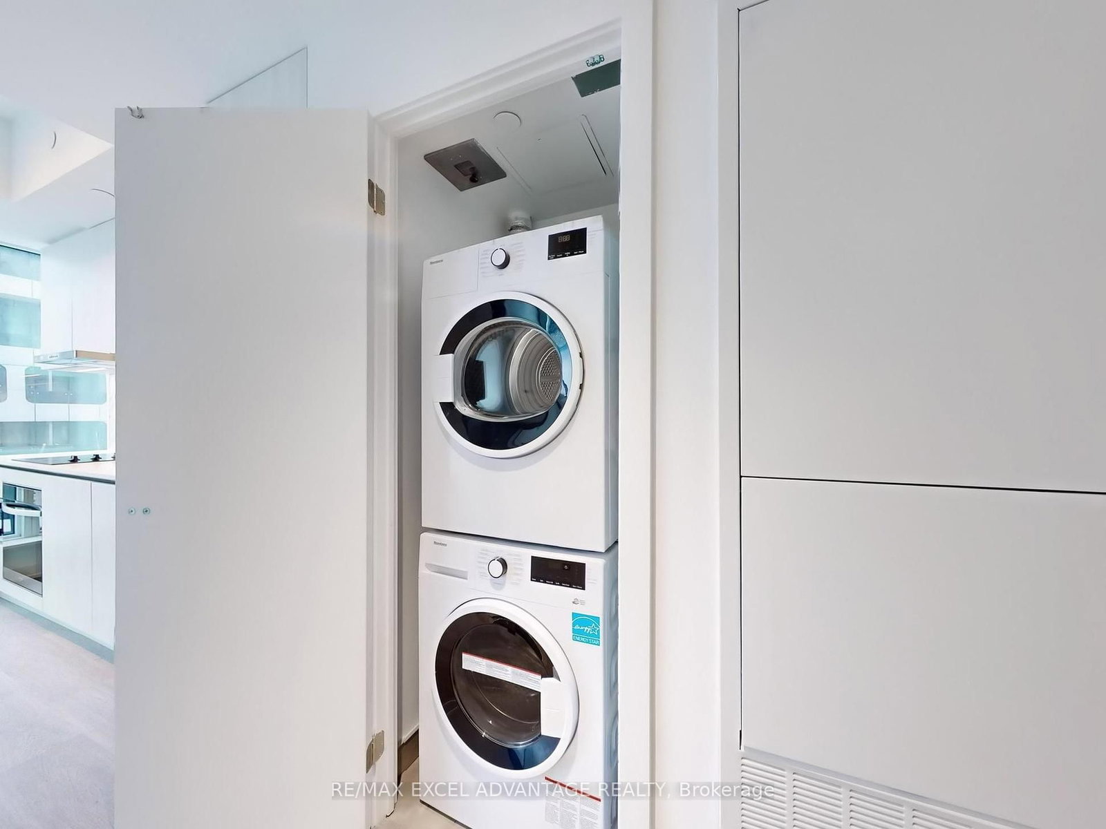 8 Wellesley Street W, Unit 5105 - Photo 10