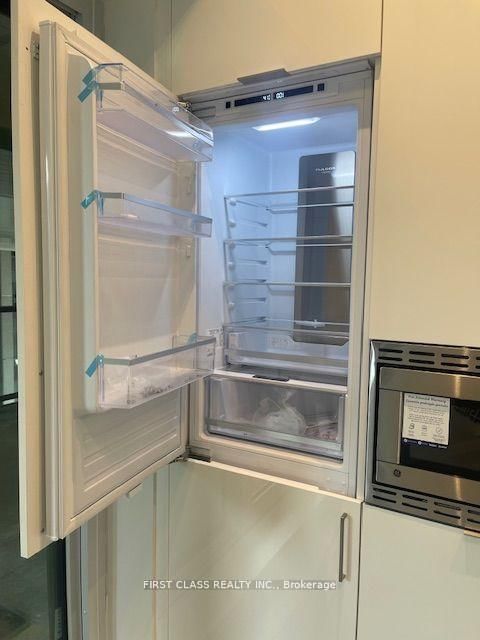 238 Simcoe Street W, Unit 607 - Photo 11