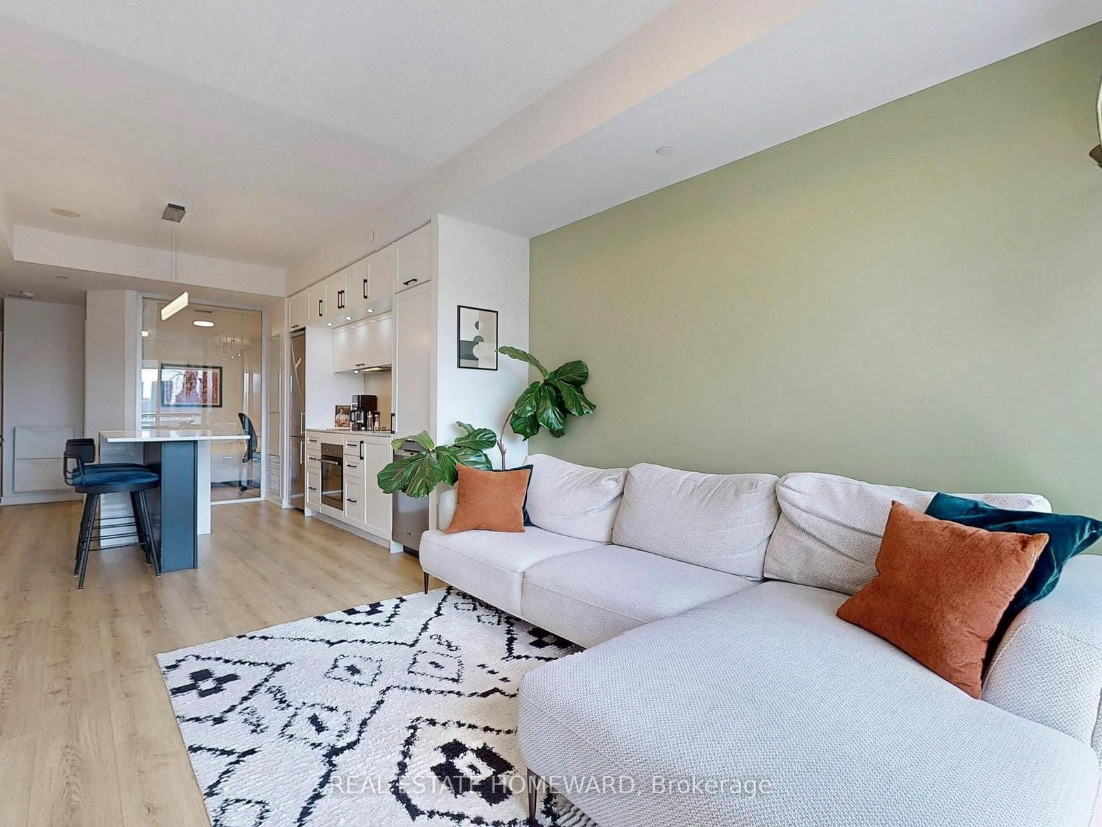 Listing Image 6