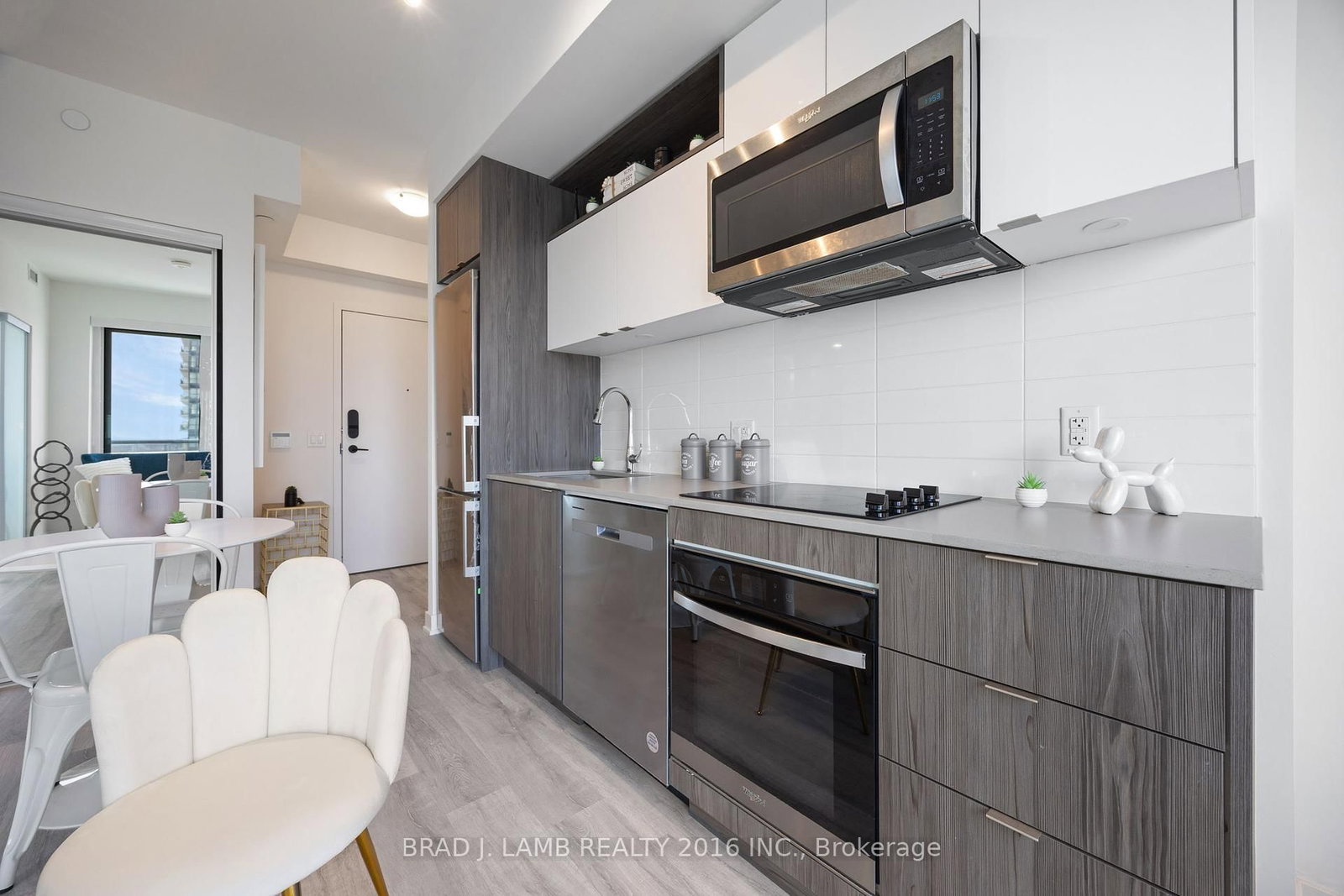 Listing Image 9