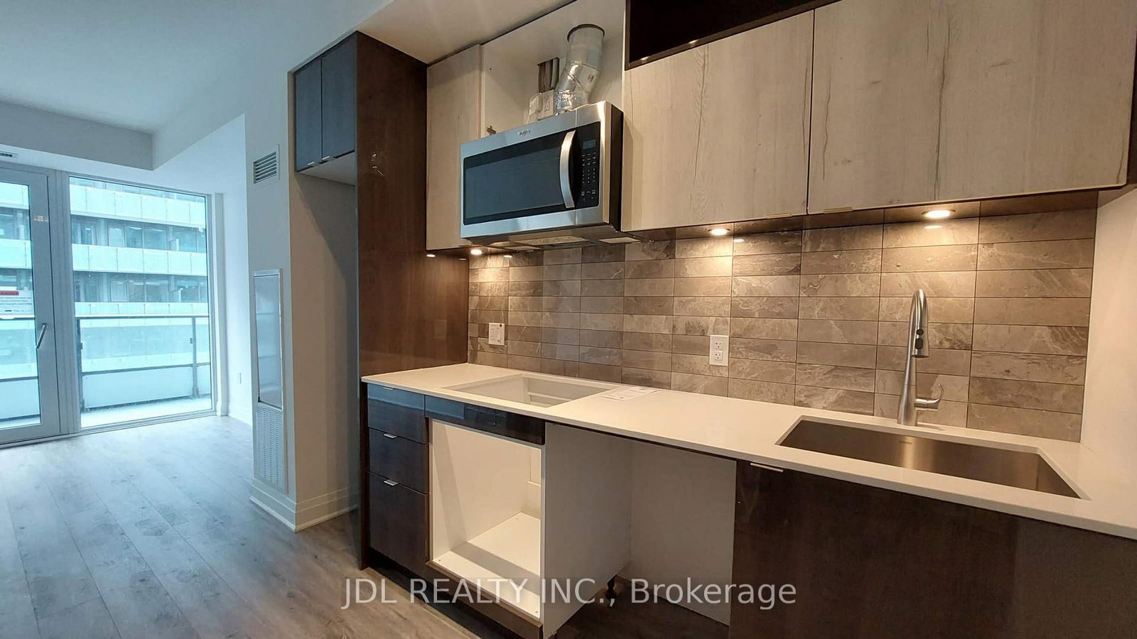 Welcome To Time & Space By Pemberton! Prime Location On Front St E & Sherbourne - Steps To Distillery District, TTC, St Lawrence Mkt & Waterfront! Excess Of Amenities Including Infinity-edge Pool, Rooftop Cabanas, Outdoor Bbq Area, Games Room, Gym, Yoga Studio, Party Room And More! Functional 1+Den, 2 Bath, W/ Balcony! West Exposure. 1 Parking & 1 Locker Included.