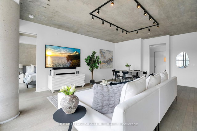 1105 - 608 Richmond Street W