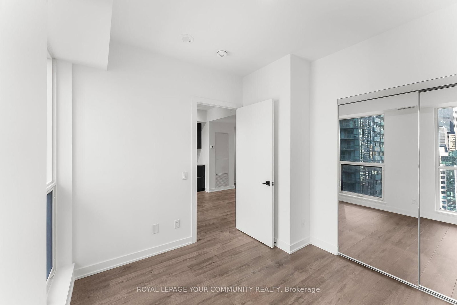 327 King Street W, Unit 2101 - Photo 12