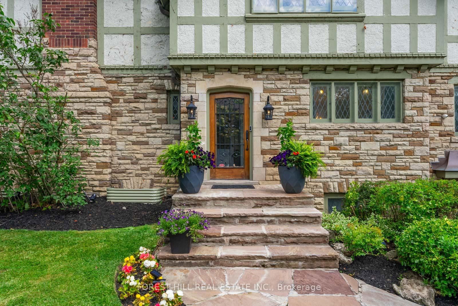 Detached House for sale at 39 Ava Road, Toronto, Ontario, M5P 1Y5 - Forest Hill South - MLS: C12259998