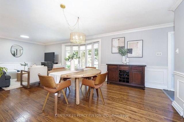 22 Pitcairn Crescent