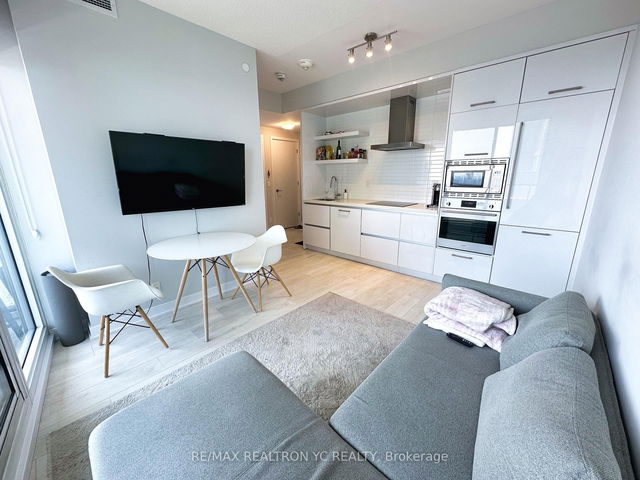 4607 - 2221 Yonge Street