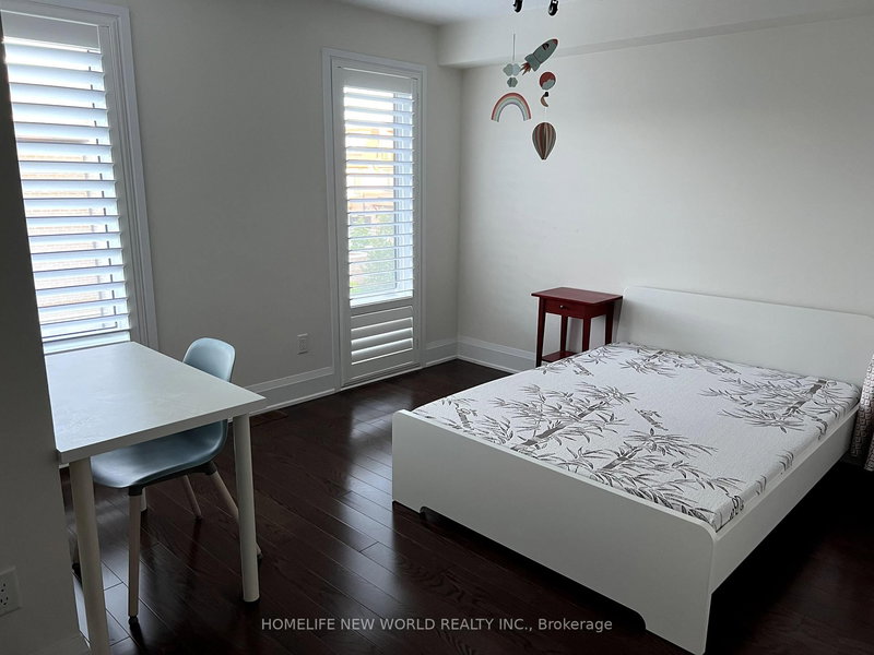 15 Kenneth Wood Cres, Toronto, M2N 0K3 | Image 2