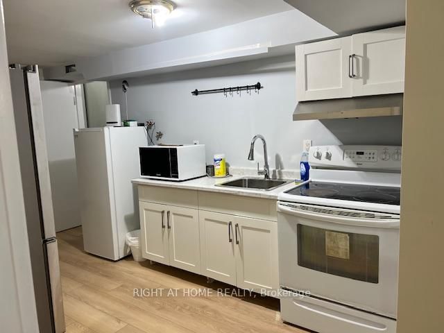 Bsmt - 19 Clancy Dr, Toronto, M2J 2V7 | Image 3