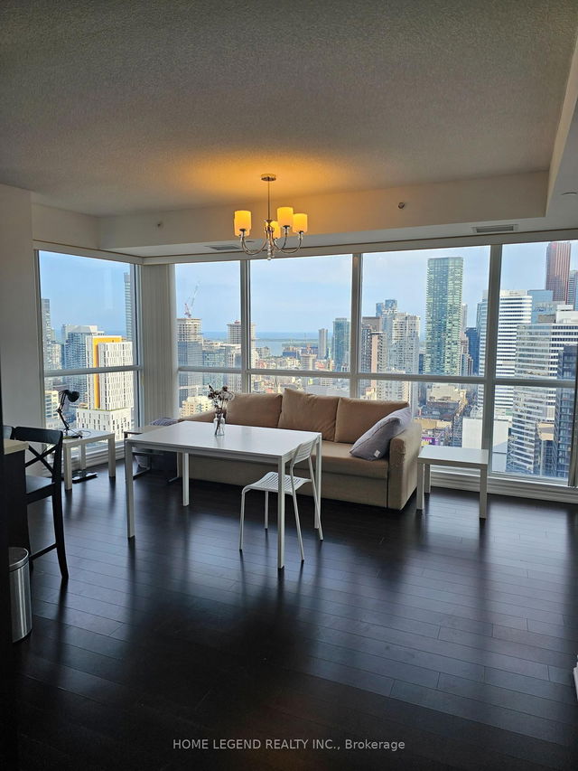 3407 - 386 YONGE Street W