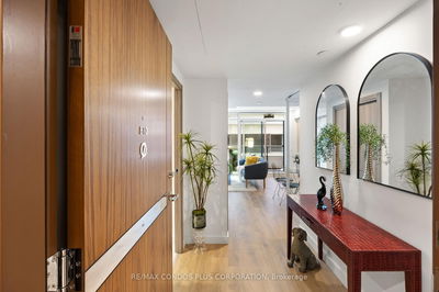 Unit 810 — 38 Widmer St, Toronto - Waterfront Communities C1 image-0-3