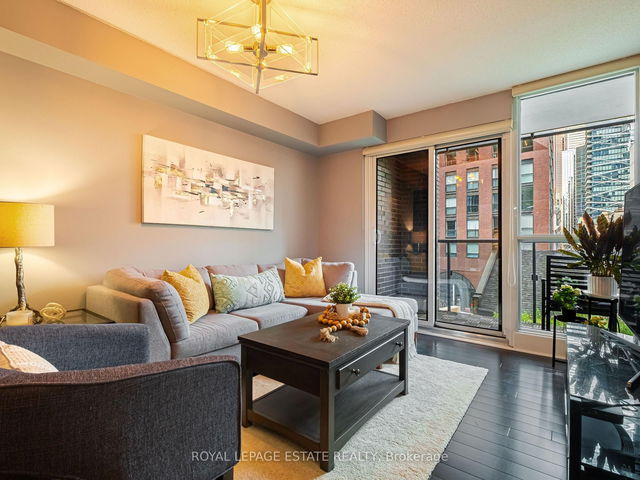 313 - 295 Adelaide Street W