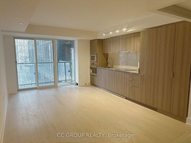 802 - 955 Bay Street