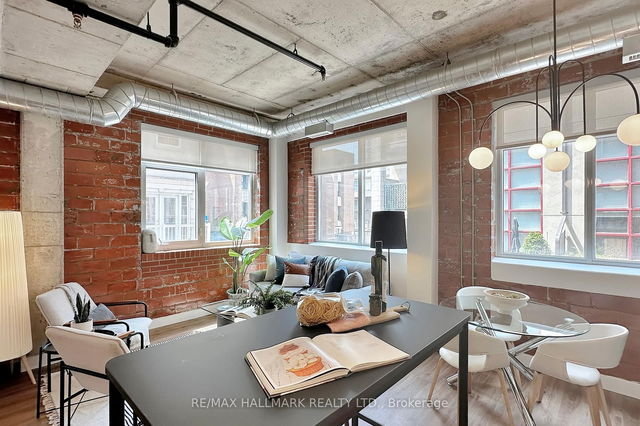 206 - 10 Wellesley Place