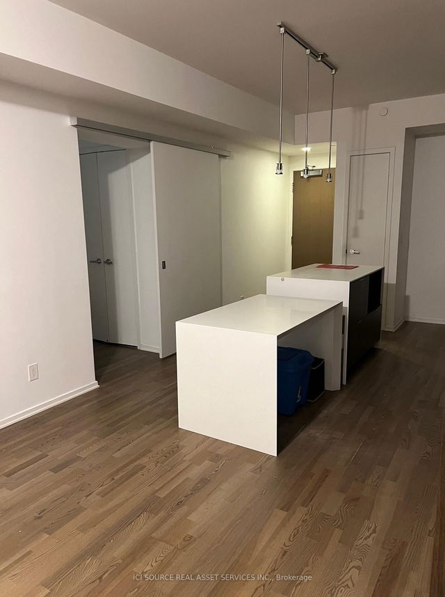 1106 - 1 Bloor Street E