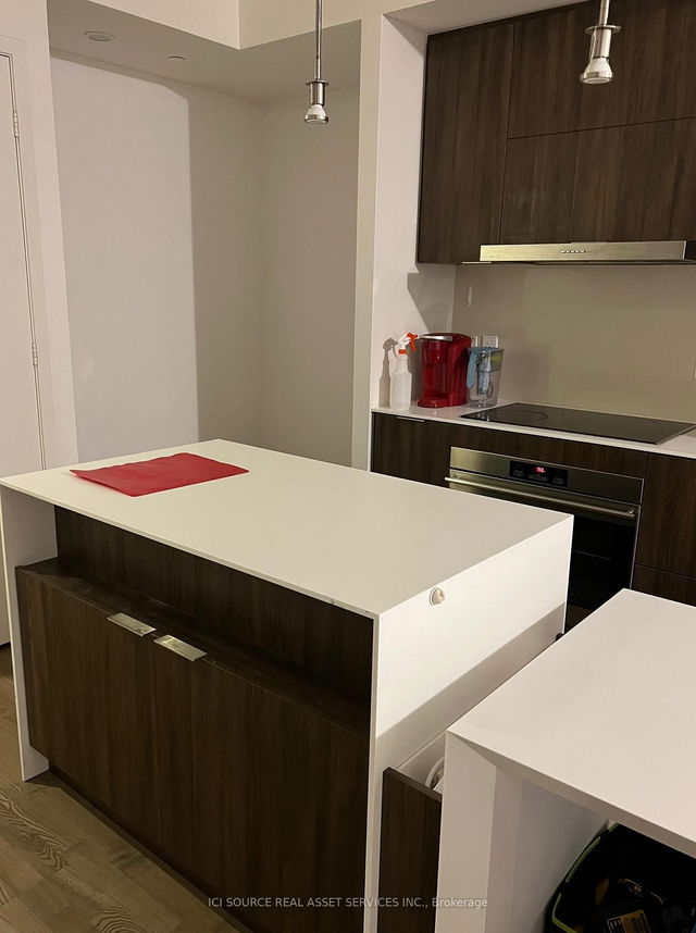 1106 - 1 Bloor Street E