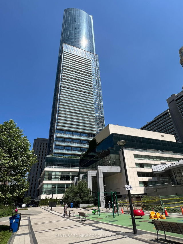 818 - 386 Yonge Street