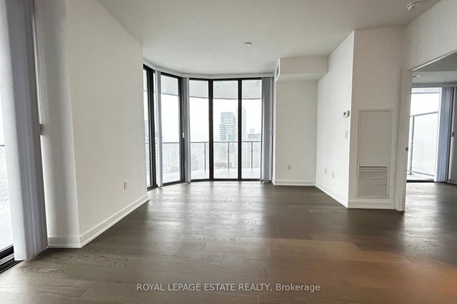 5402 - 11 Wellesley St. Street W