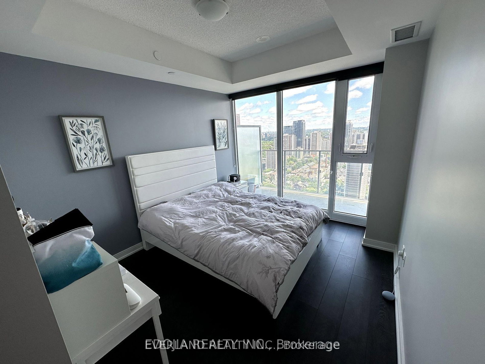 50 Wellesley Street E, Unit LPH 08 - Photo 4