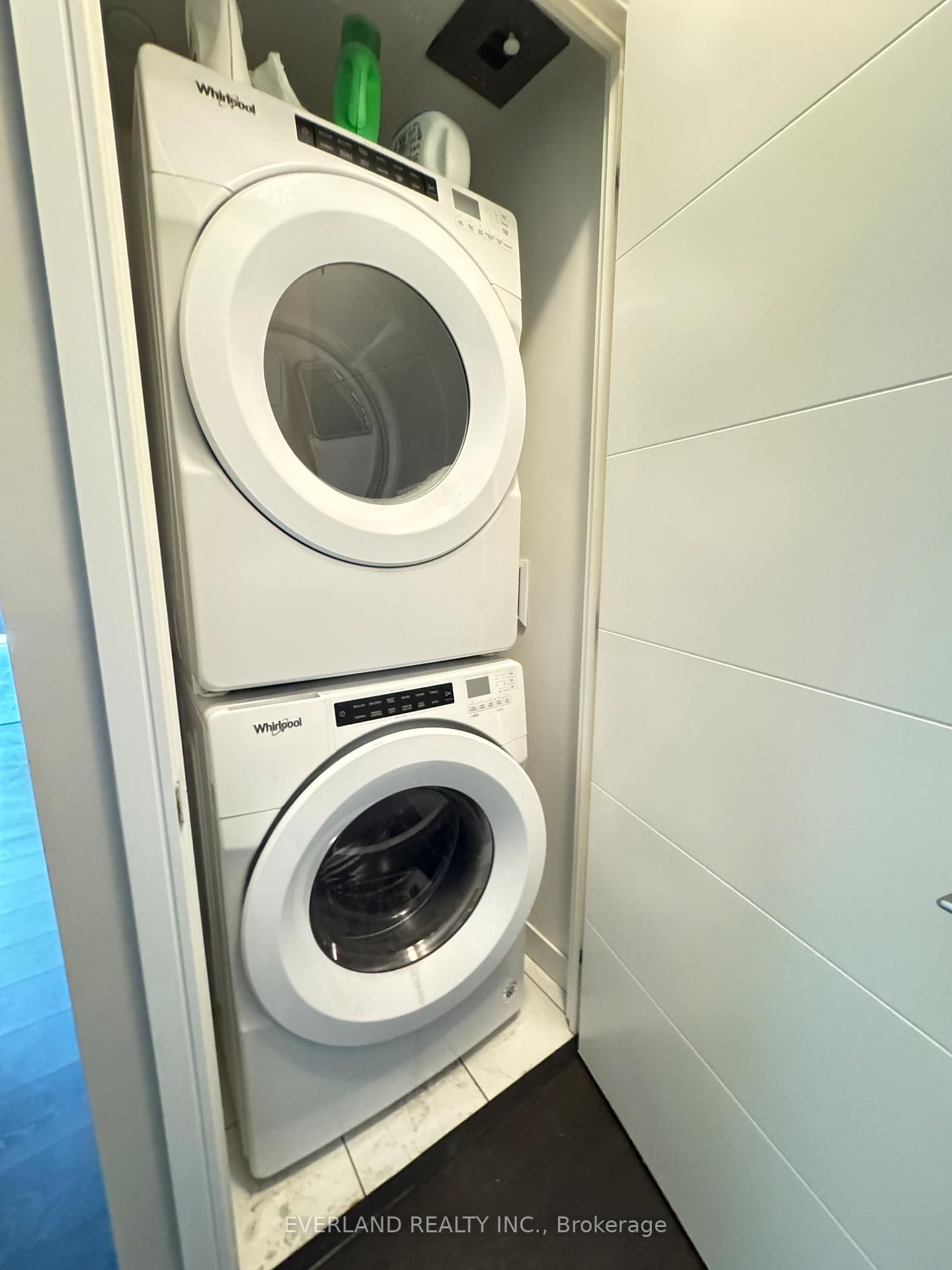 50 Wellesley Street E, Unit LPH 08 - Photo 9