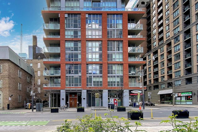 612 - 126 Simcoe Street