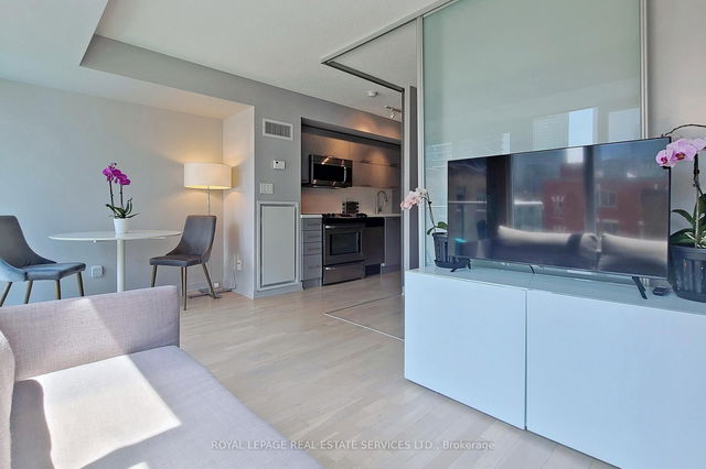 612 - 126 Simcoe Street