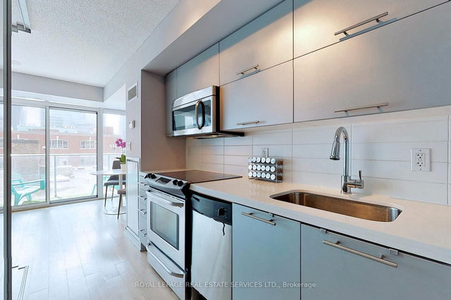 612 - 126 Simcoe Street