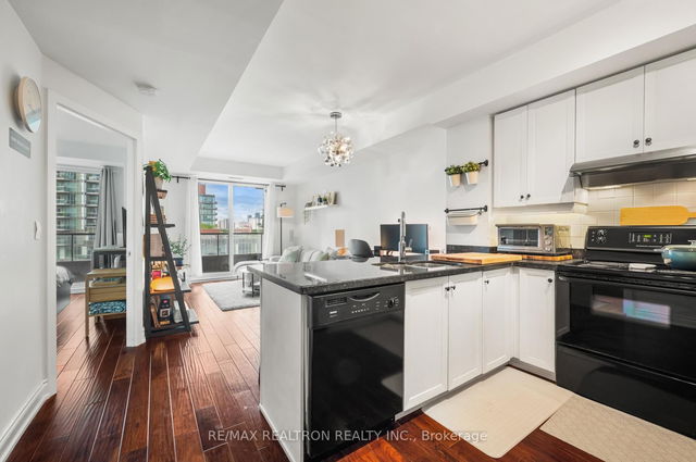 1111 - 168 King Street E