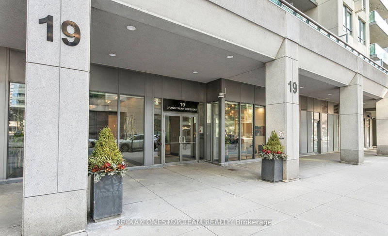 811 - 19 Grand Trunk Cres, Toronto, M5J 3A3 | Image 2
