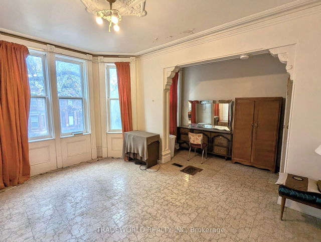 Room #4 - 59 Cecil Street
