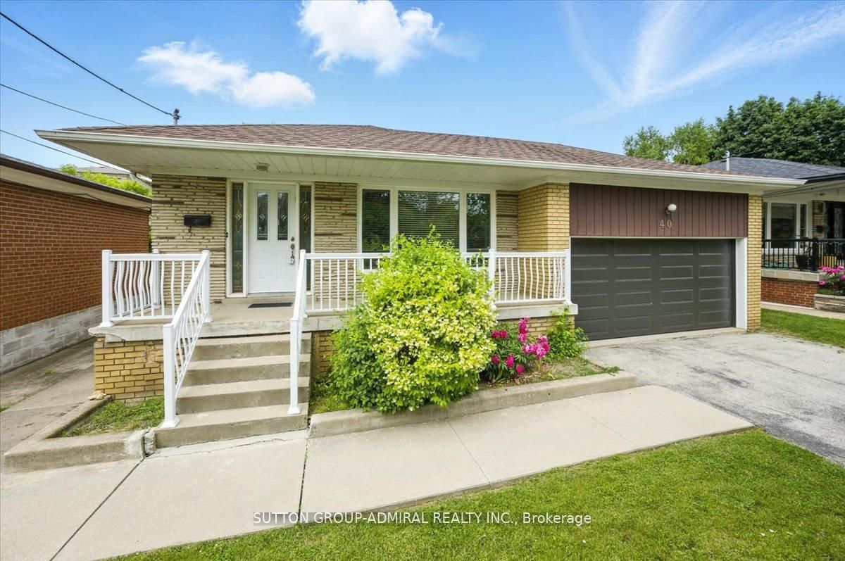 Detached House for sale at 40 Marathon Crescent, Toronto, Ontario, M2R 2L7 - Newtonbrook West - MLS: C12277787