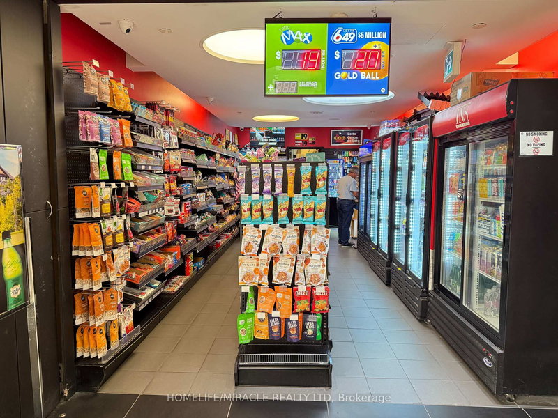 580 - 900 Dufferin St W, Toronto, M6H 4A9 | Image 2