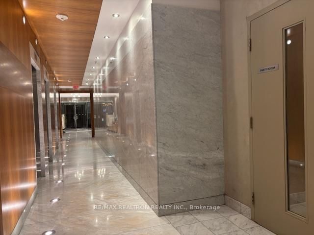 702 - 85 Bloor St E, Toronto, M4W 3Y1 | Image 2