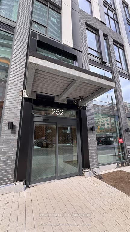 1202 - 252 Church Street