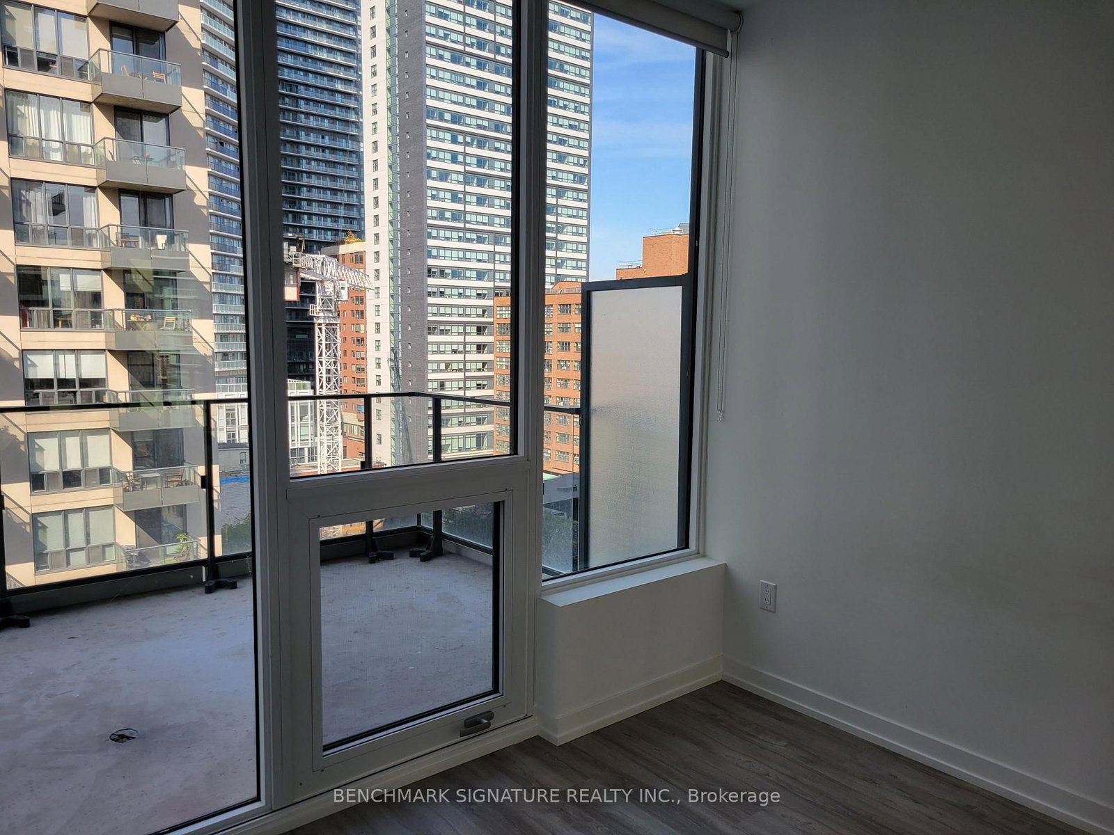 77 Shuter Street, Unit 911 - Photo 8