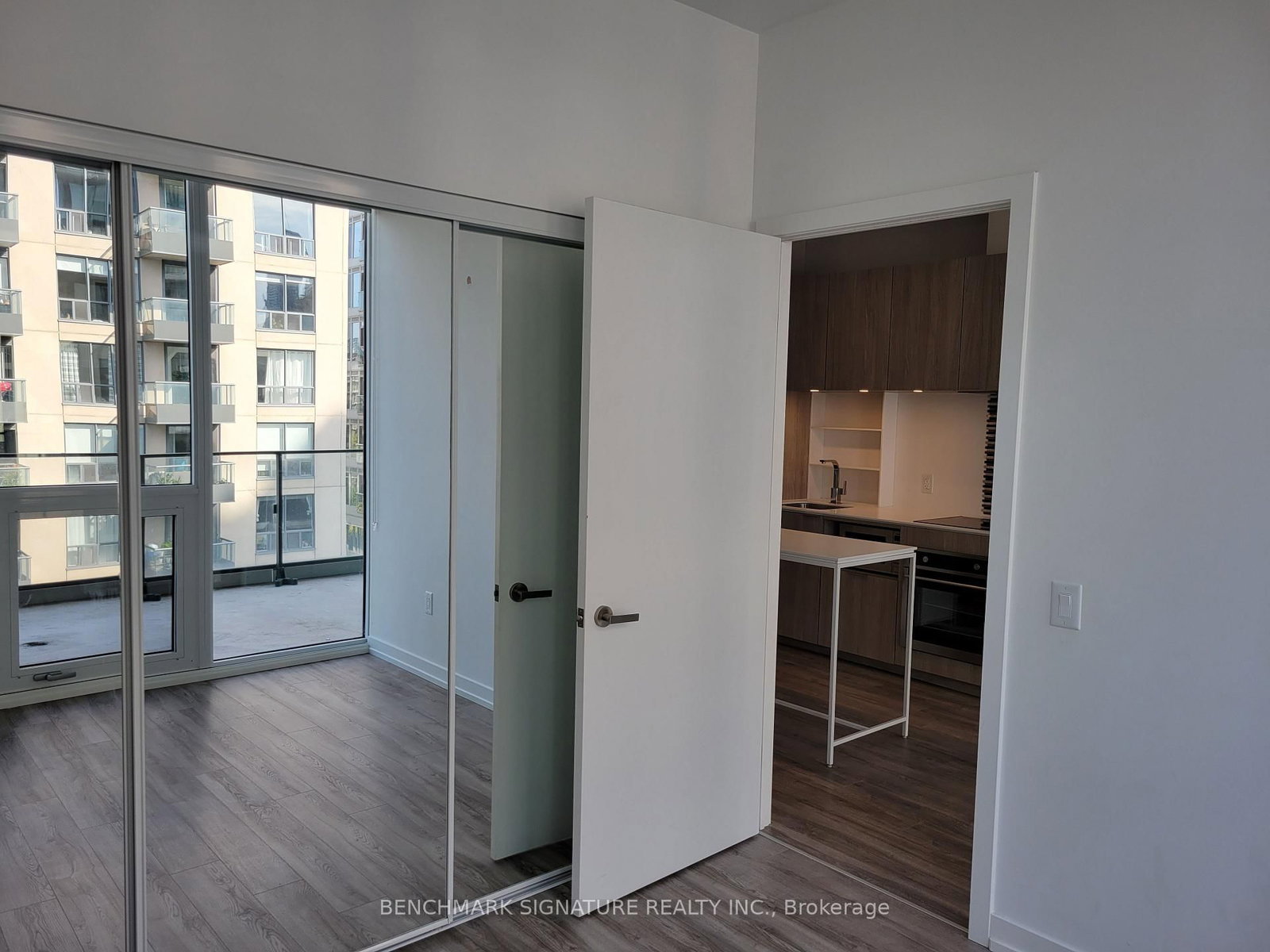 77 Shuter Street, Unit 911 - Photo 9