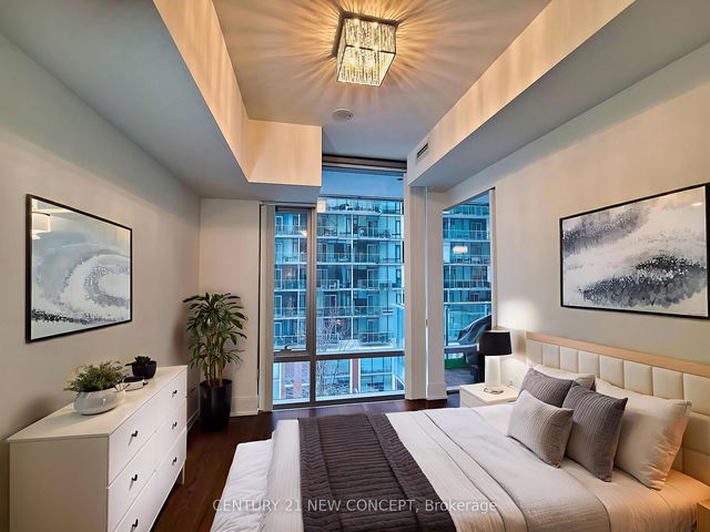 526 - 39 Queens Quay E