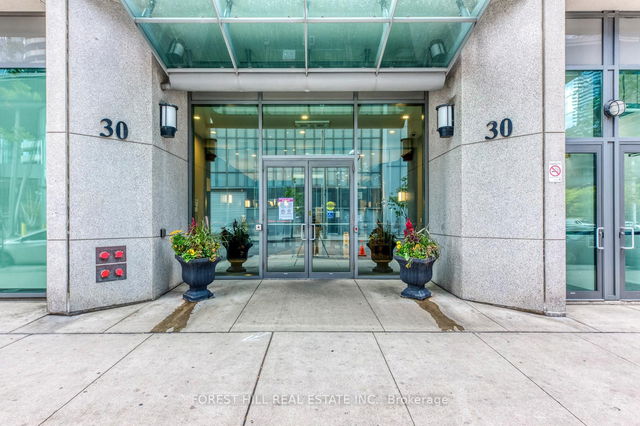 515 - 30 Grand Trunk Crescent